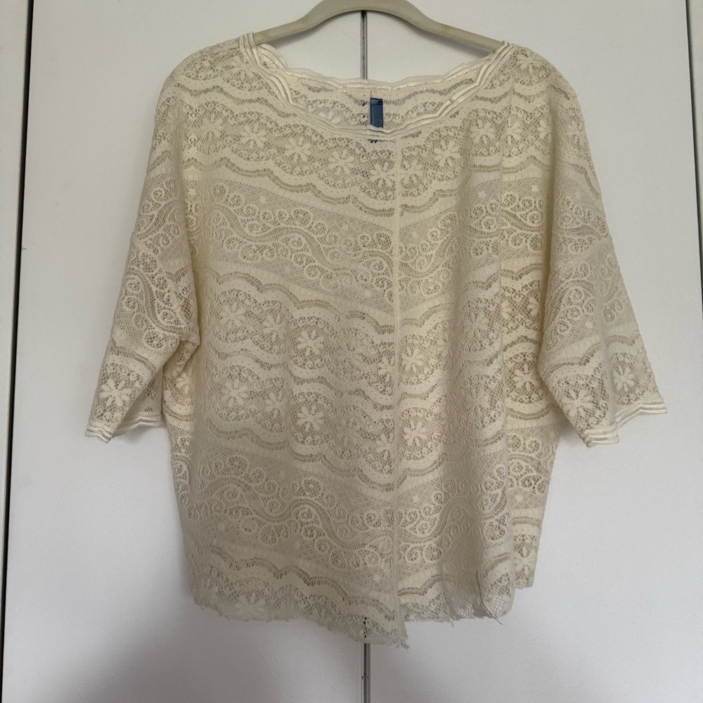 ALL OFFERS ACCEPTED! Free People whirs lace scallop top size small